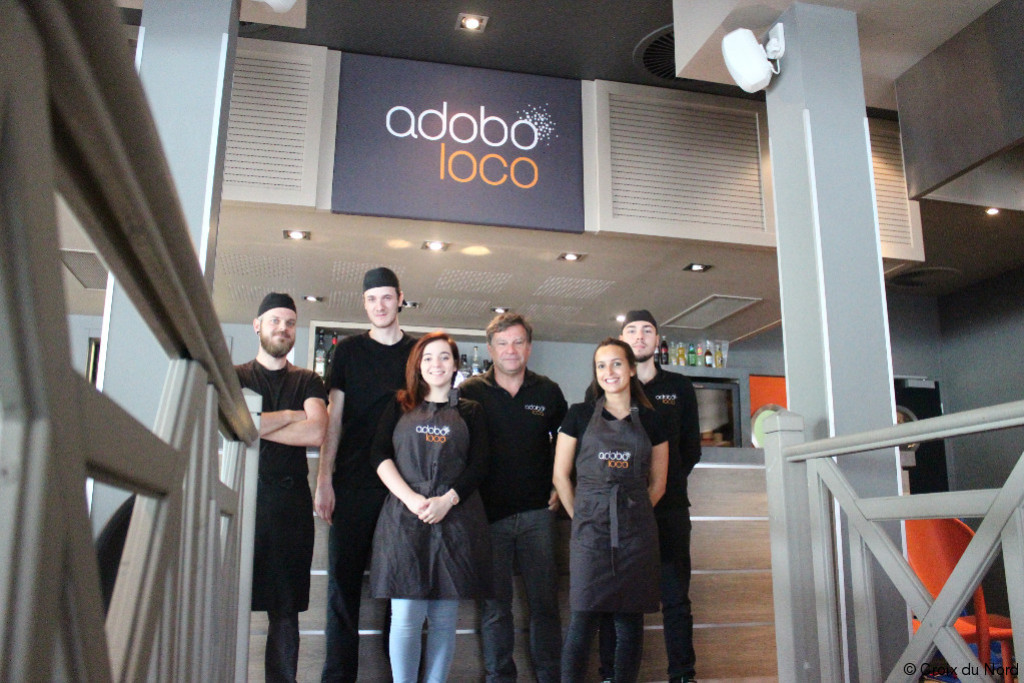 Équipe Adobo Loco en tabliers personnalisés réalisés par MTP