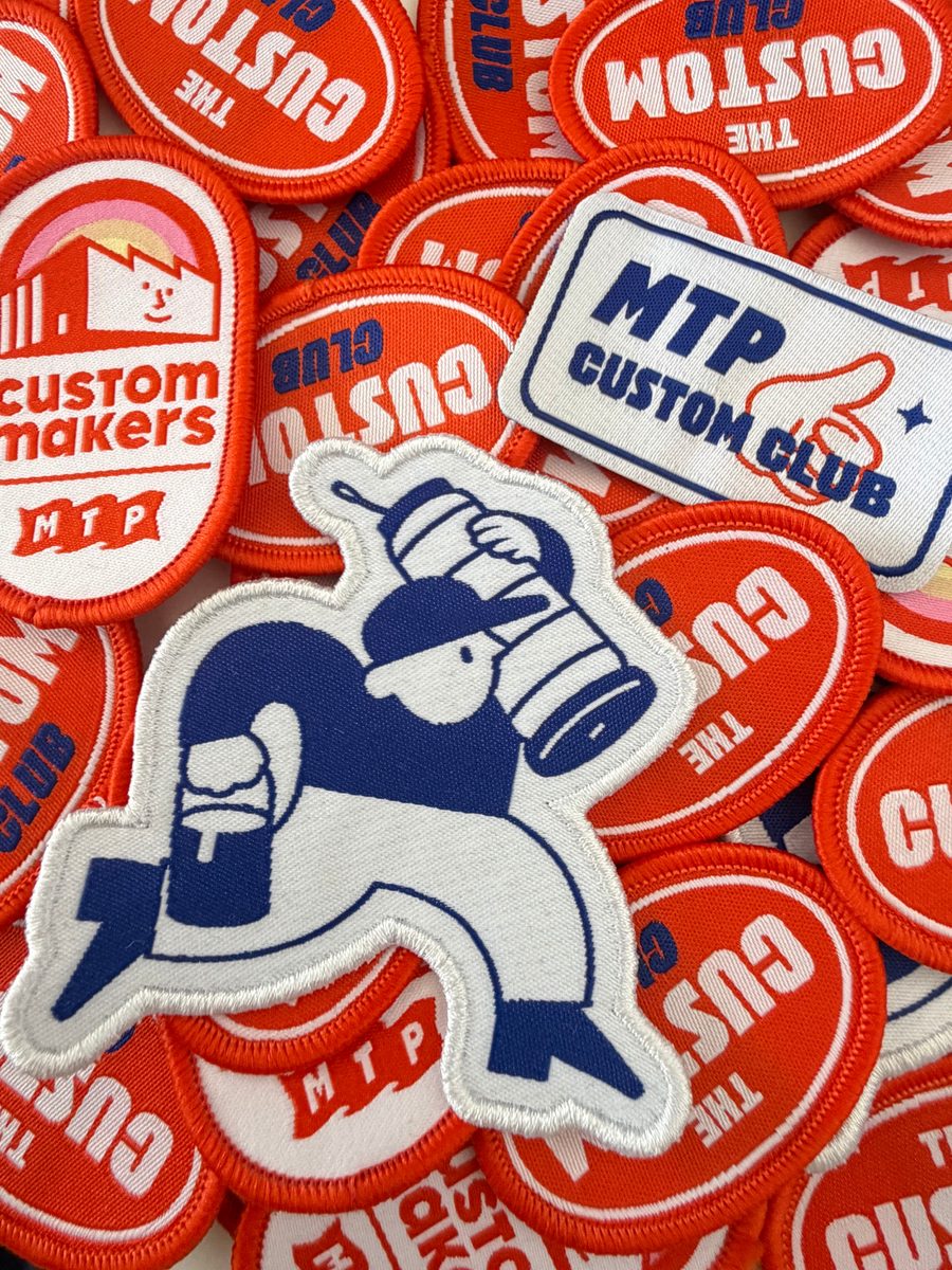 Patchs brodés MTP Custom Club : mascotte bleue et écussons orange The Custom Club