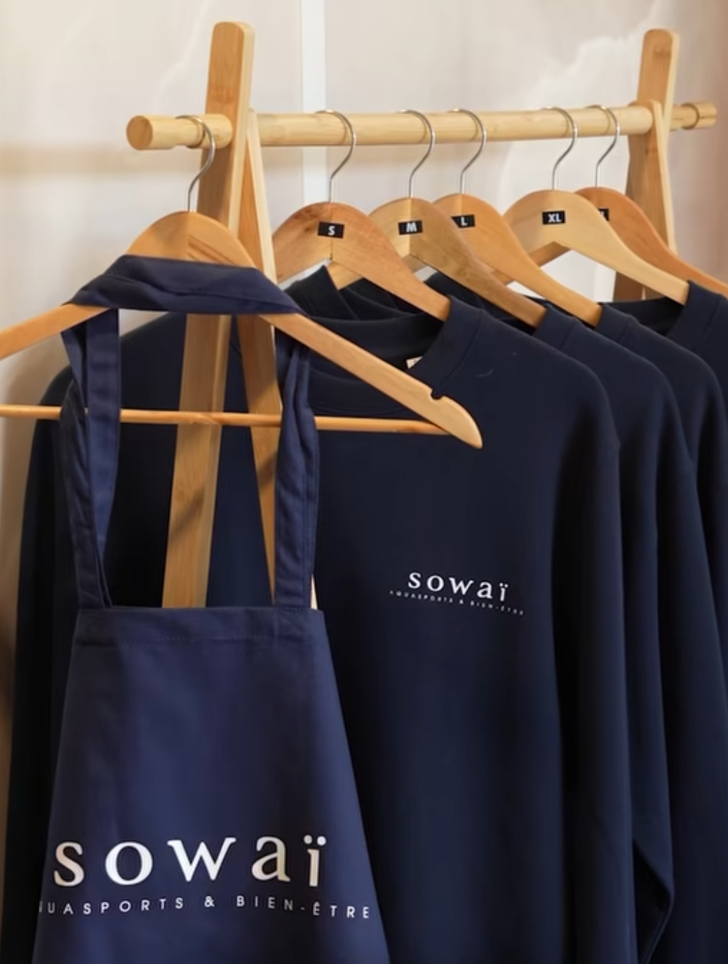 Sweats brodés et totebags imprimés Sowaï